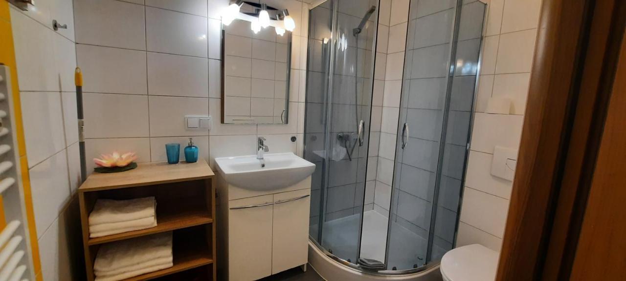 Topola1 Lägenhet Krasków Exteriör bild
